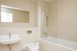 Bathroom, Finzels Reach Serviced Apartments, Bristol