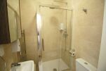 Bathroom, Wellesley Serviced Apartments, Croydon