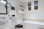 Bathroom, Pooles Serviced Apartments, Chelsea