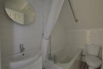 Bathroom, Arundel Cottage Serviced Accommodation, Brighton