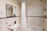 Bathroom, The Triangle Serviced Apartments, Cambridge