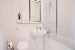Bathroom, The Hub Serviced Apartments, Milton Keynes