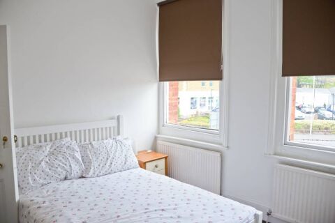 Bedroom, Corner House Serviced Apartment, Worthing