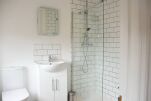 Bathroom, Corner House Serviced Apartment, Worthing