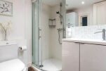Bathroom, Clapham Comfort Serviced Apartment, Clapham
