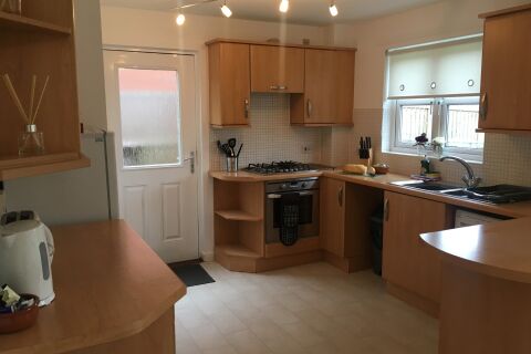 Kitchen, Brambling House Serviced Accommodation, Coatbridge