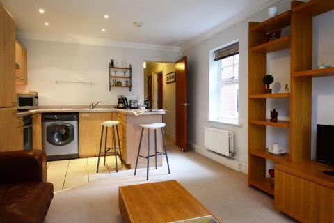 Kitchen and Living Area, Elizabeth Jennings Way Serviced Apartment, Oxford