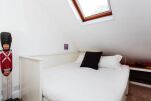 Bedroom, The Avenue Serviced Apartments, London