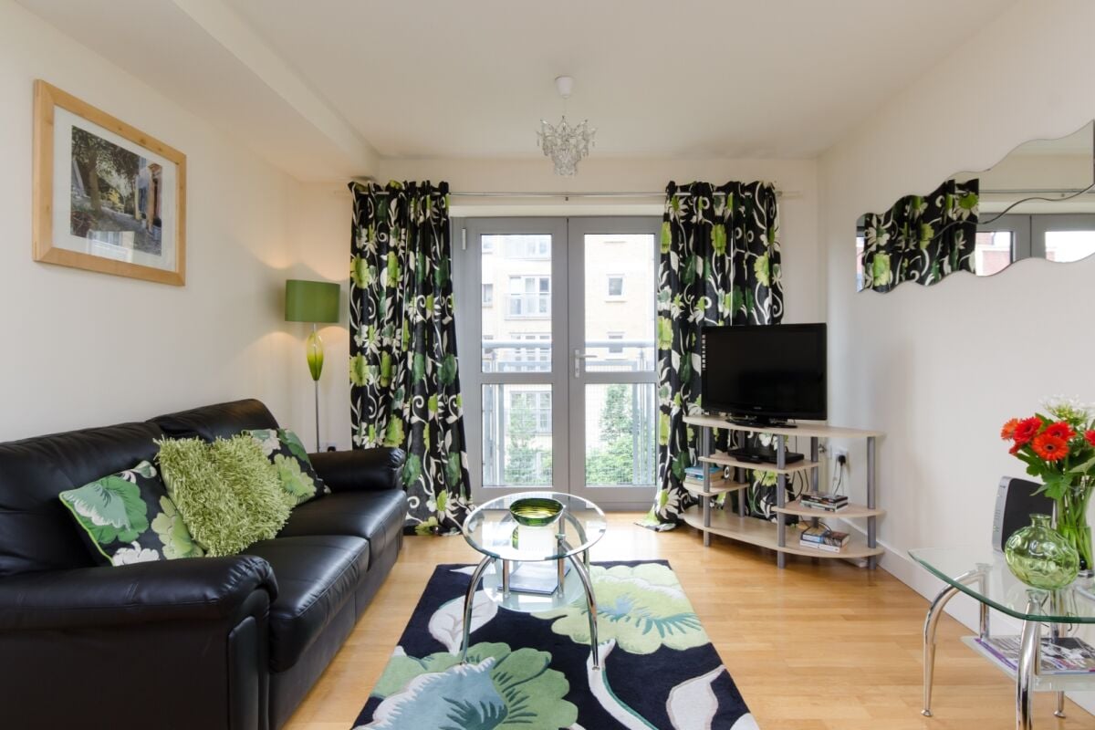 Living Room, Hamilton Court Serviced Apartments, Bristol