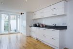 Kitchen, Tavistock Terrace Serviced Apartment, Islington