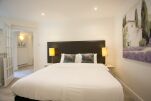 1 Bedroom - Bedroom, Burlington Road Apartments, Dublin