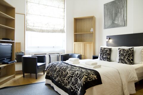 Bed and Living Space, Cartwright Gardens Serviced Apartments, Euston