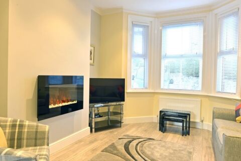 Living Room, Bay Bond House Serviced Accomodation, Eastbourne