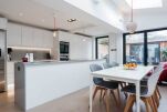 Kitchen and Dining Area, Cubitt Terrace Serviced Accommodation, Clapham