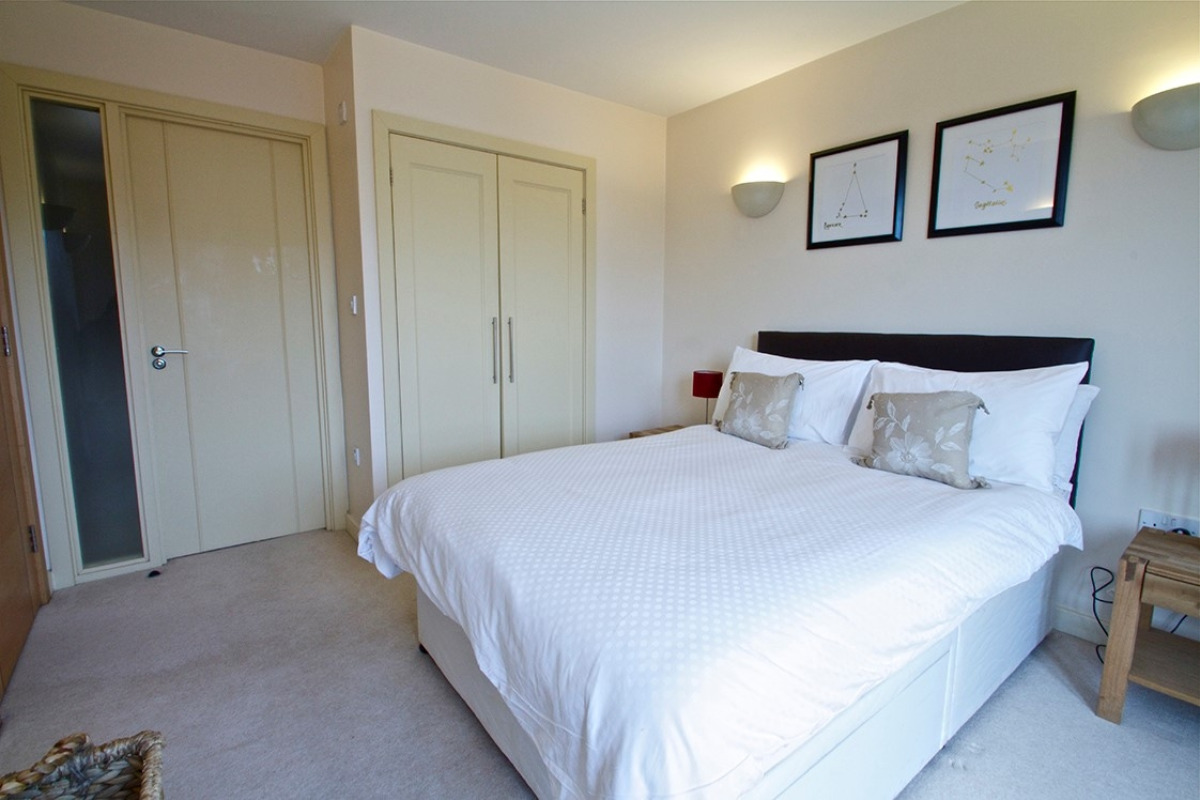Maplespeen Court Apartment in Newbury Situ