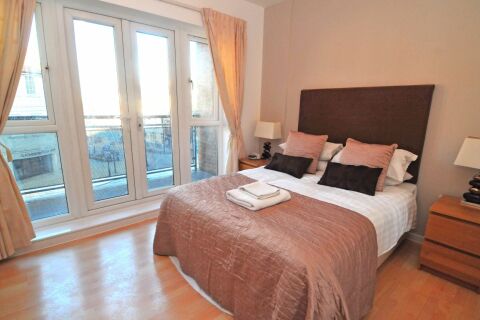 Bedroom, Robinson House Serviced Apartments, Crawley