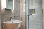Shower Room, Glendevon House Hotel Serviced Accommodation, London