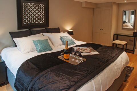 Bedroom, Crescent Serviced Apartments, Bath