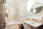 Bathroom, Room2 Southampton Serviced Apartments