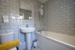 Bathroom, 25 Buckingham Street Serviced Apartment, York