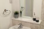 Bathroom, Wallis Serviced Apartments, Farnborough