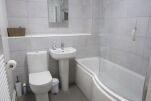 Bathroom, Moonsgate Serviced Apartments, Horsham