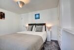 Bedroom, Cheltenham Cottage Serviced Accommodation, Brighton