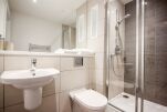 Shower Room, Kings Serviced Apartments, Norwich