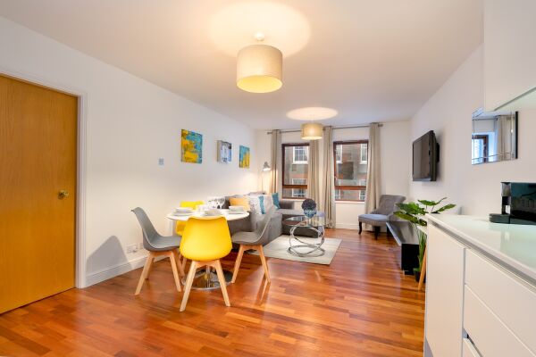 Open Plan Living Area, Trafalgar Place Serviced Apartment, London