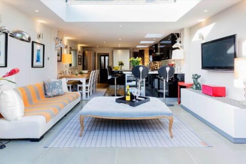 Living and Kitchen Area, Cicada Road Serviced Accommodation, London