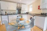 Kitchen and Dining Area, Razia Serviced Apartments, Oxford