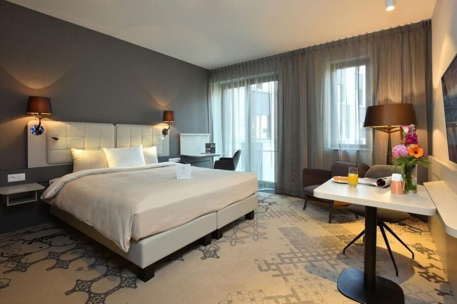 Bedroom, Martin's All Suites Serviced Accommodation, Louvain-la-Neuve