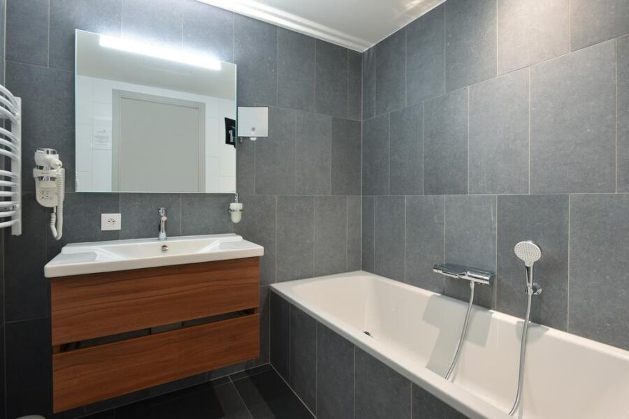Bathroom, Martin's All Suites Serviced Accommodation, Louvain-la-Neuve