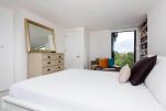 Bedroom, Collier's Wood Serviced Accommodation, London