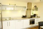 Kitchen, Vizion Serviced Apartments, Milton Keynes