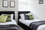 Twin Bedroom, White Hill House 4 Serviced Apartment, London