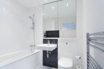 Bathroom, KD Tower Serviced Apartments, Hemel Hempstead