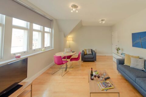 Living and Dining Area, Minster Court Serviced Apartments, Reading