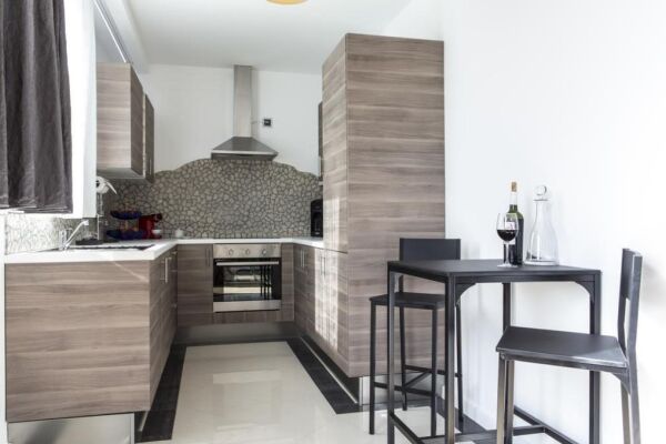 Kitchen and Dining Area, Villa Marilyn Serviced Apartment, Luxembourg City