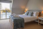 Bedroom, Irel Serviced Accommodation, Cirencester