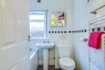 Bathroom, Salisbury Court Serviced Apartments, Belfast