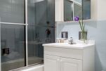 Bathroom, Avalon Serviced Apartments, Boston