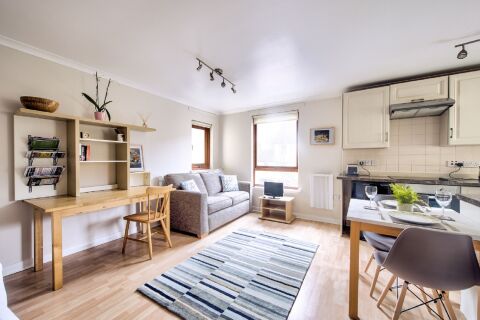 New Image for Stunning Studio Apartment Dean Village, with Parking