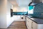 Kitchen, Tamworth House Serviced Accommodation, Tamworth
