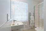 Bathroom, Devonshire Road Serviced Apartments, Cambridge