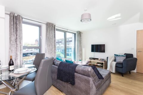 Living and Dining Area, Knights Lodge Serviced Apartment, Redhill
