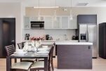 Kitchen and Dining Area, Tenten Wilshire Serviced Accommodation, Los Angeles, California