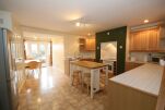 Kitchen and Dining Area, Salisbury Townhouse Serviced Accommodation, Salisbury