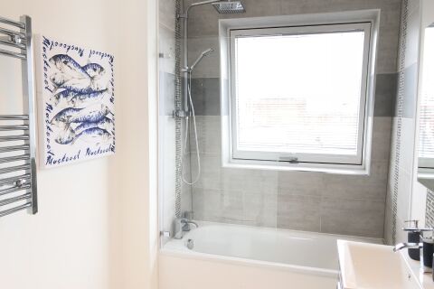 Bathroom, Geneva House Serviced Apartments, Peterborough