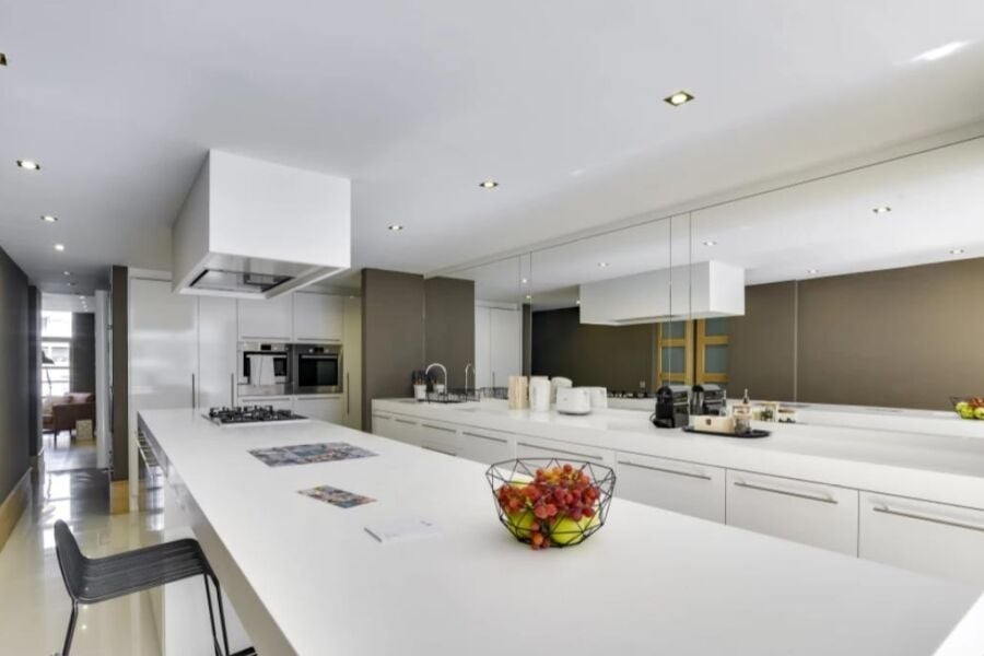 Kitchen, Couronne Serviced Apartments, Belgium